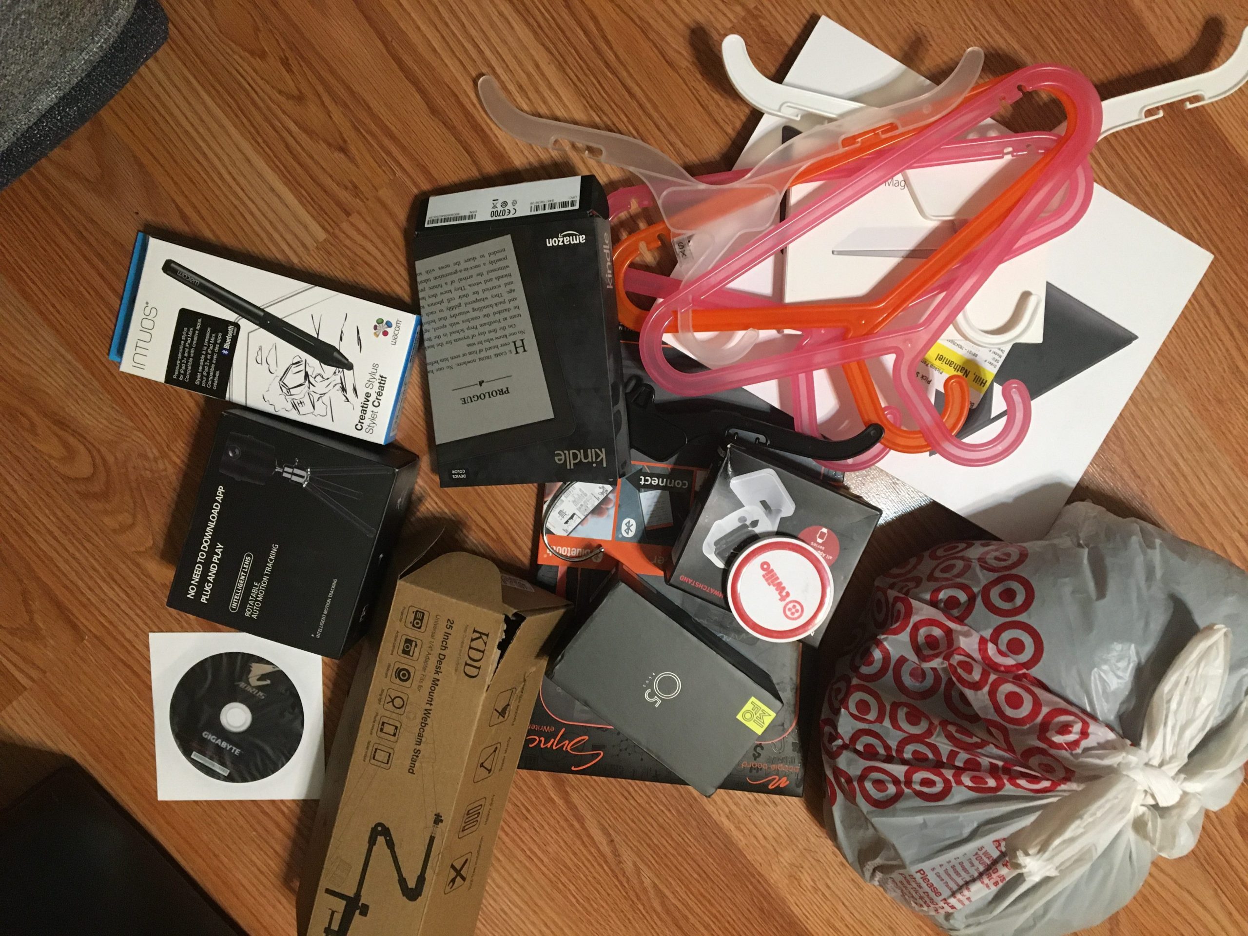 Boxes, hangers, hair clip-ins (in the plastic bag), a wireless charging base, a driver disk. 
